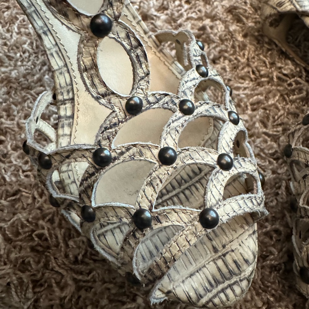 Sergio Rossi platform Women's Beige Snakeskin T-Strap Dress Sandals - Picture 2 of 6